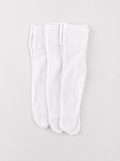 Three pairs of white footed leggings, laid flat