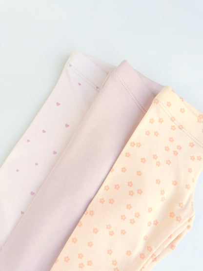 Close-up of the Sweet Hearts print baby leggings